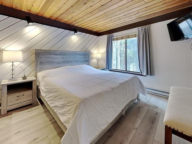 Condo, 2 Bedrooms