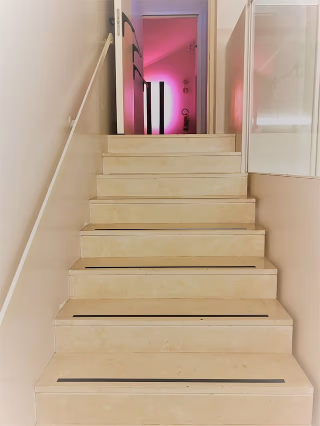 Comfort Room, 1 Queen Bed, Attic (10 stairs)
