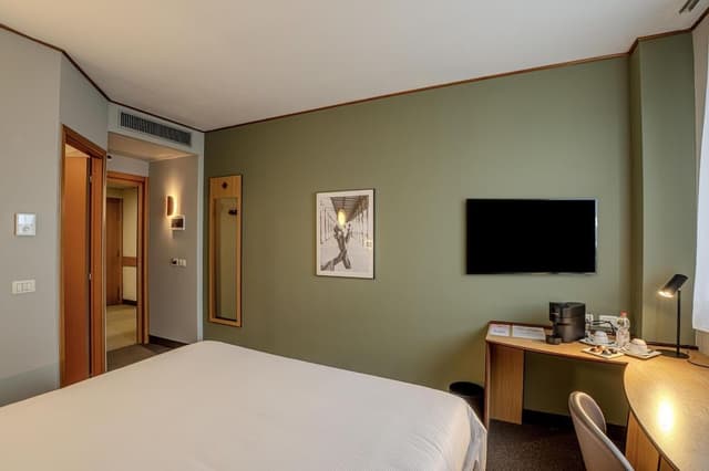 Standard Room, 1 Queen Bed