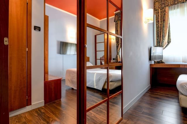 Family Room, Connecting Rooms