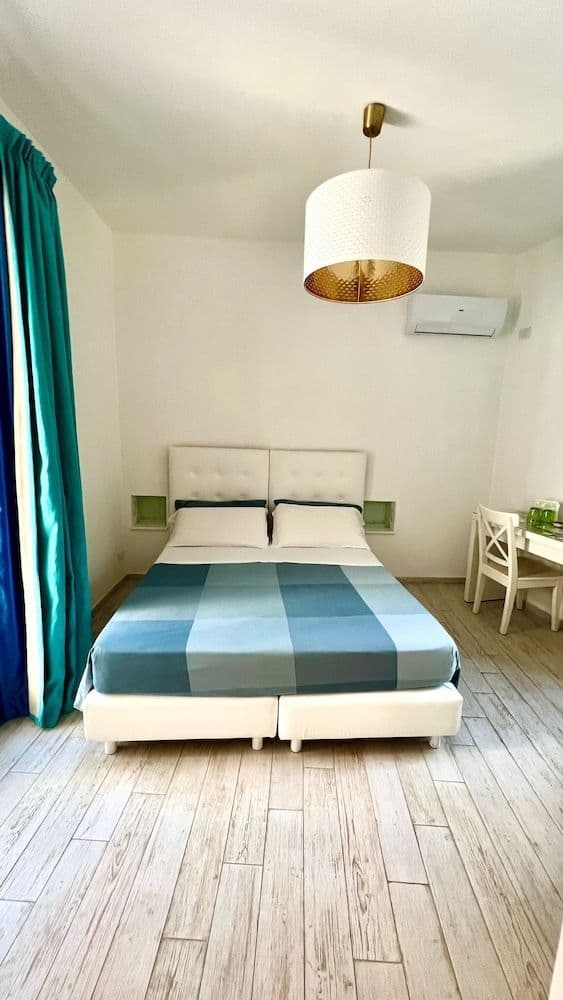 Deluxe Room, 1 Bedroom, Refrigerator, Courtyard Area
