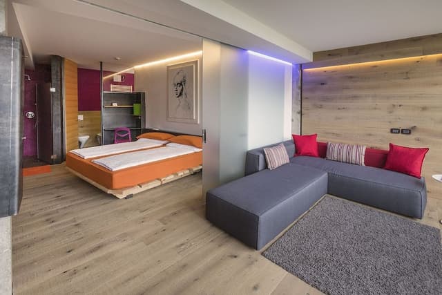 Suite, Patio, Partial Lake View
