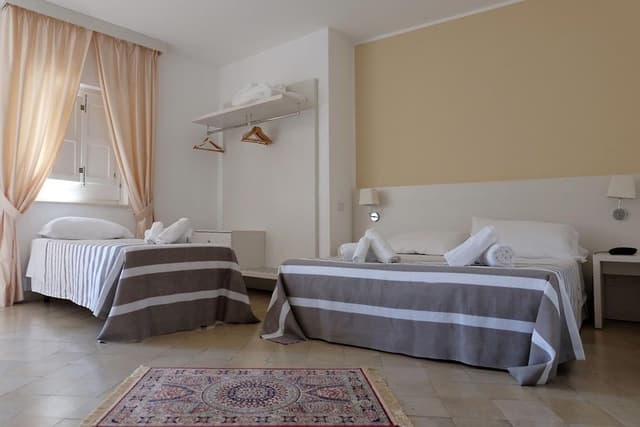Classic Triple Room, Balcony, City View