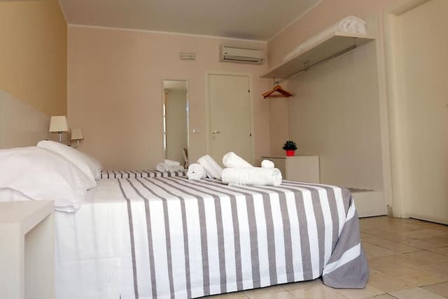 Classic Triple Room, Balcony, City View