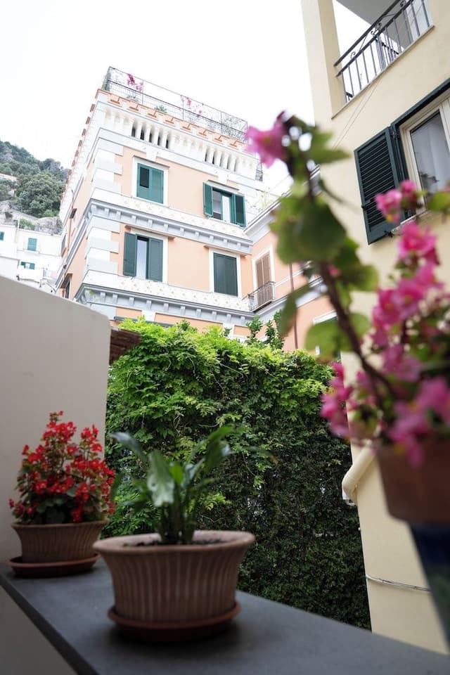Standard Room, 1 Queen Bed, Terrace, Courtyard Area