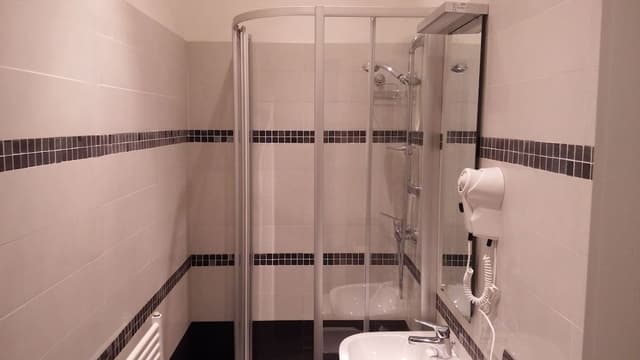 Single Room, Private Bathroom