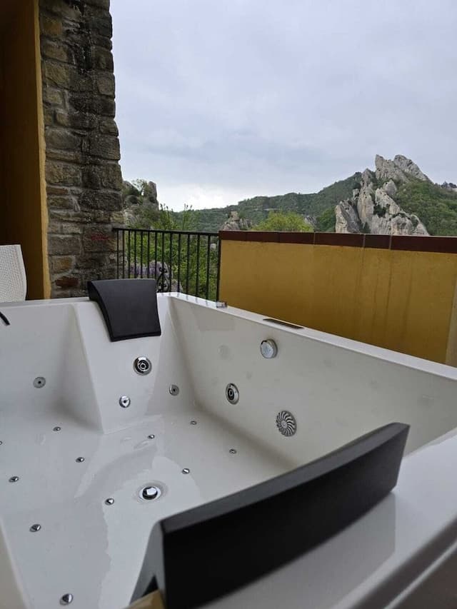 Suite, Balcony, Mountain View
