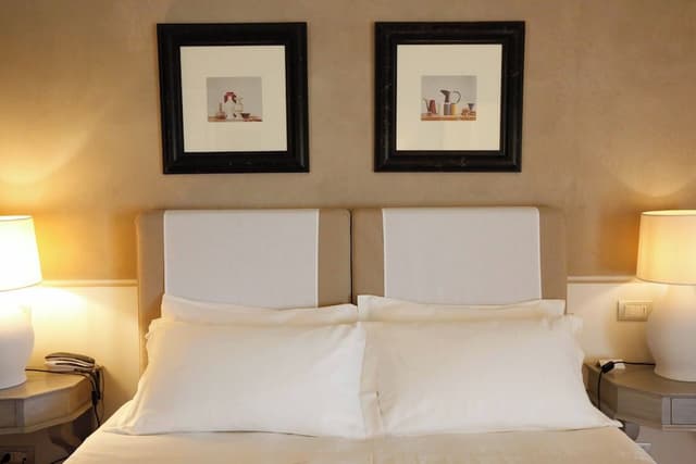 Deluxe Room, 1 Queen Bed, Private Bathroom