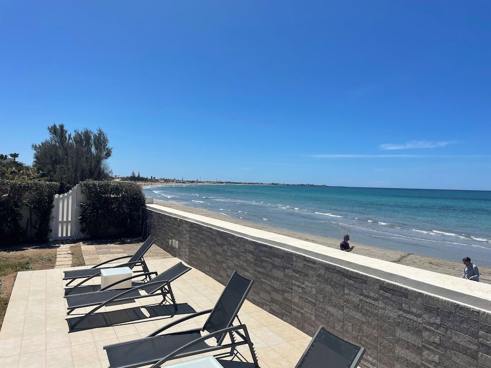Suite Beach B&B and Club4