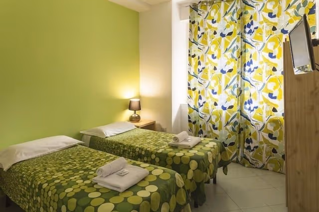 Standard Room, 2 Twin Beds, Private Bathroom