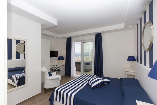 Deluxe Double Room, 1 King Bed, Hot Tub