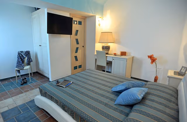 Double Room (street view)
