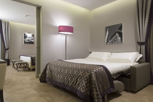 Suite, 1 Bedroom (Living Room)