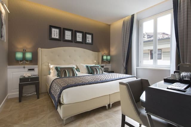 Suite, 1 Bedroom (Living Room)