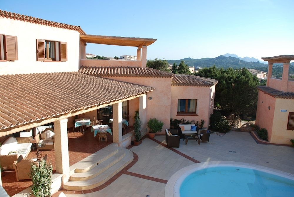 Hotel Monti Di Mola4