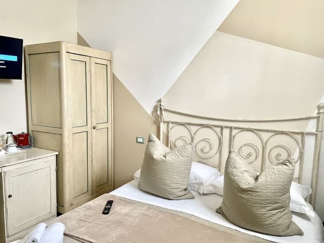 Economy Double Room, 1 Queen Bed, Refrigerator, Courtyard Area
