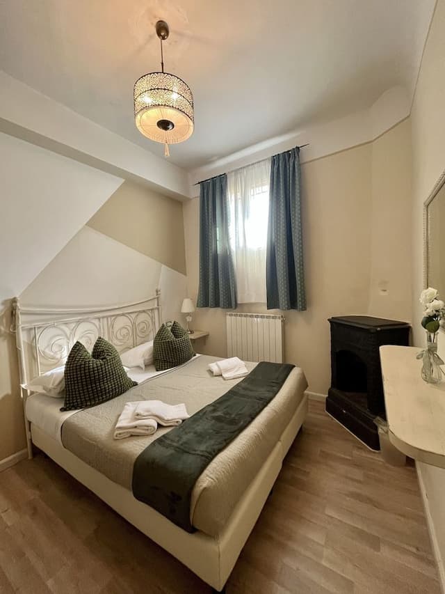 Economy Double Room, 1 Queen Bed, Refrigerator, Courtyard Area