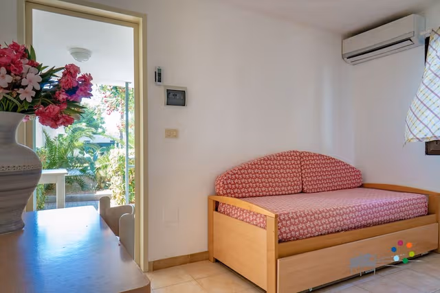 Economy Bungalow (French Bed)