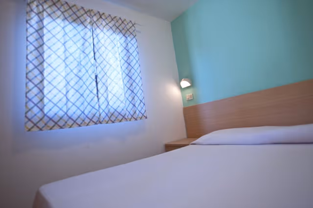 Economy Bungalow (French Bed)