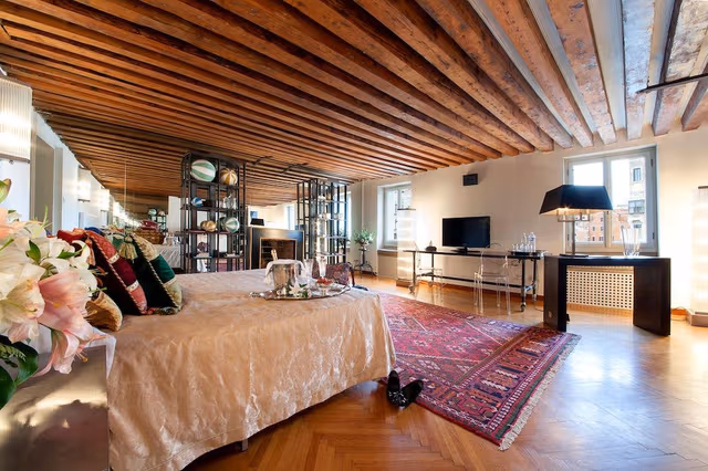 Superior Suite, Canal View (Palazzo Foscolo)