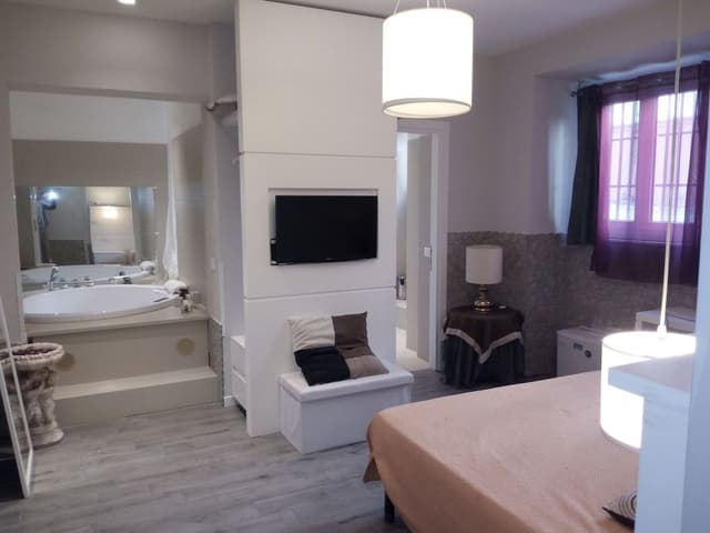 Superior Suite, Jetted Tub