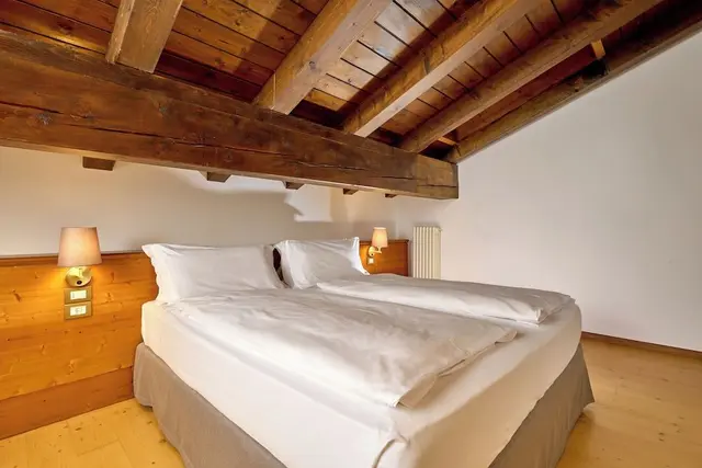 Suite, Lake View
