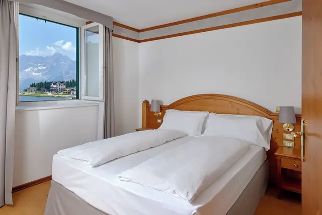 Suite, Lake View