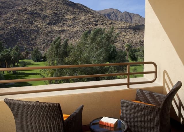 Suite, 1 King Bed with Sofa bed, Mountain View