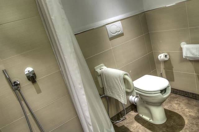 Economy Triple Room, Accessible