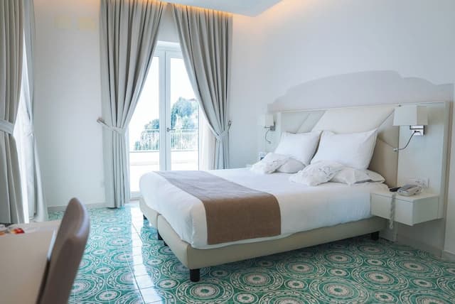Superior King Room with Spa Bath and Terrace