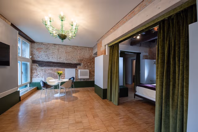 Apartment on the Grand Canal