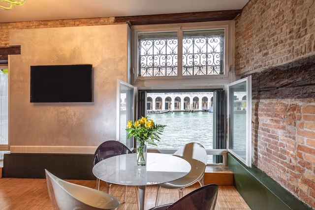 Apartment on the Grand Canal
