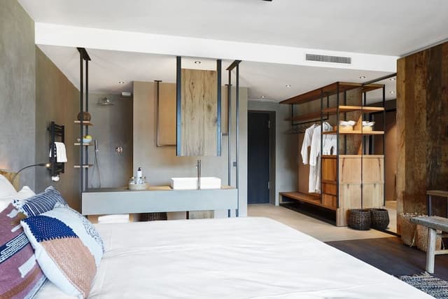 Suite, Balcony (Loewe)