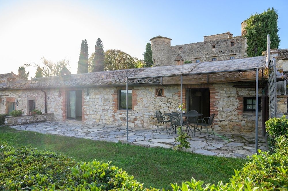 Castello di Meleto0