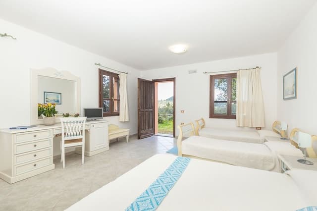 Family Room, Garden Area