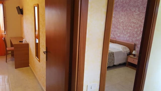 Double Room, Connecting Rooms