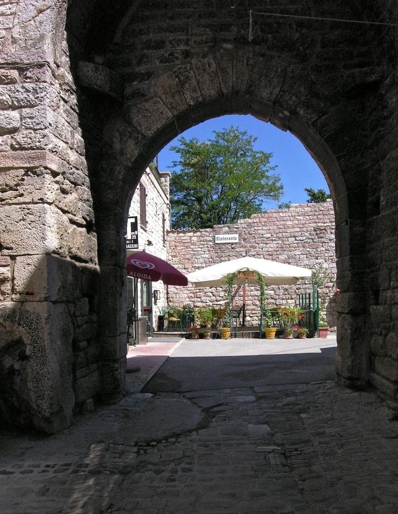 LA ROCCA2