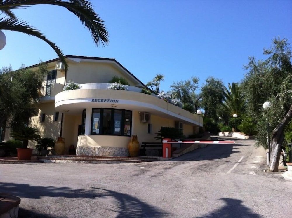 Villaggio Turistico Defensola1