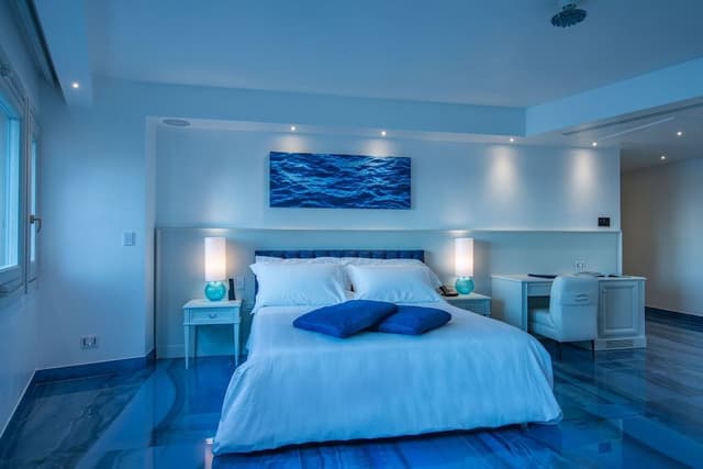 Suite (252)