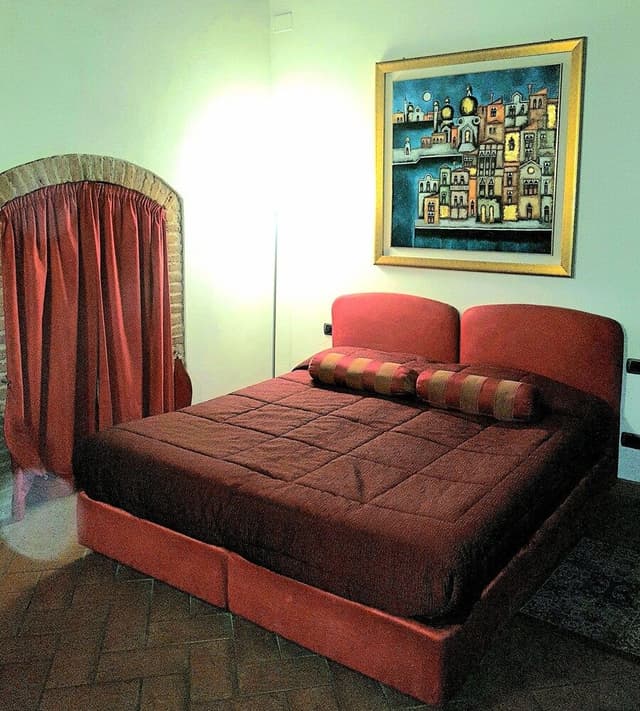 Junior Room, Courtyard View