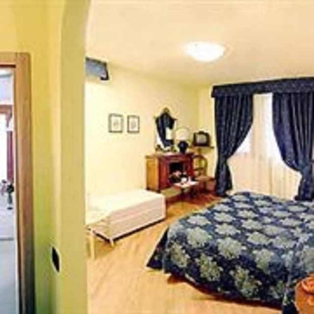Double or Twin Room, Private Bathroom (SILENT)