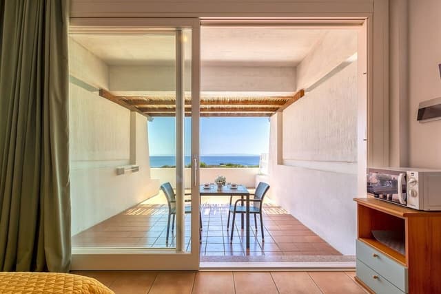 Studio, Sea View
