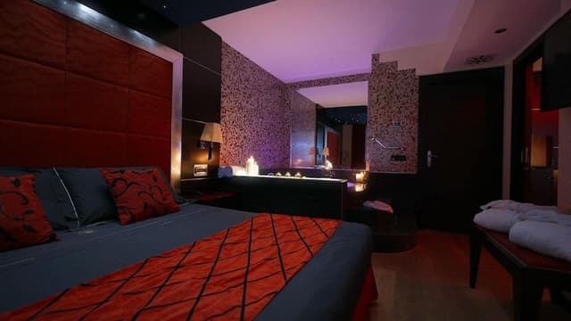 Suite, Hot Tub