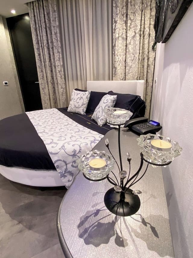 Exclusive Suite, Jetted Tub