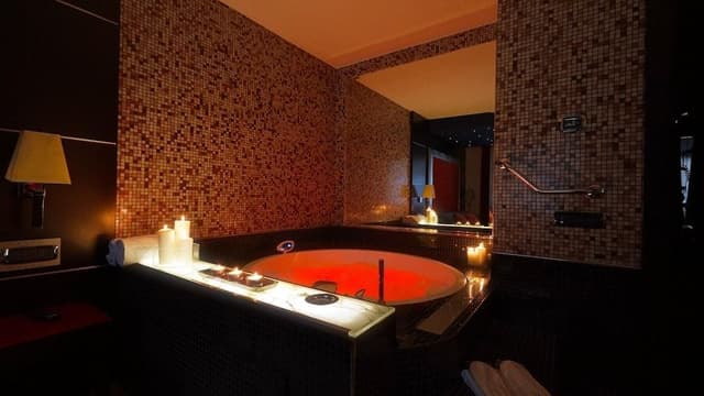 Suite, Hot Tub