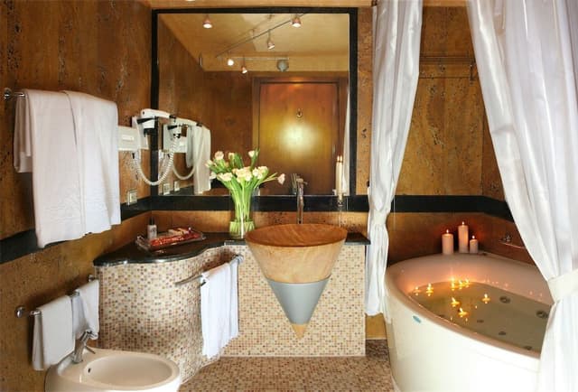 Deluxe Room, Hot Tub