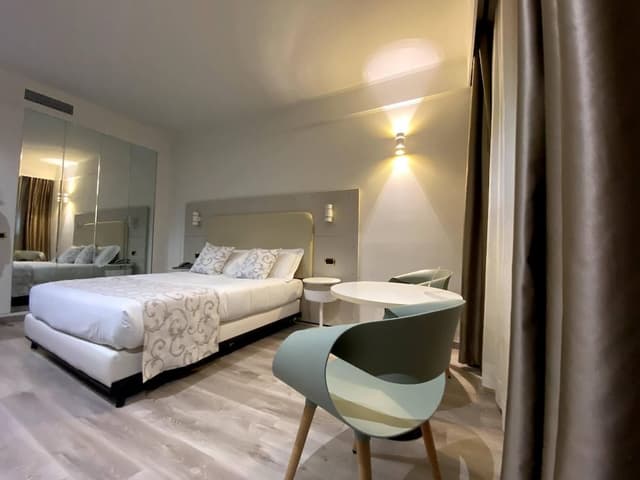Deluxe Room, Hot Tub