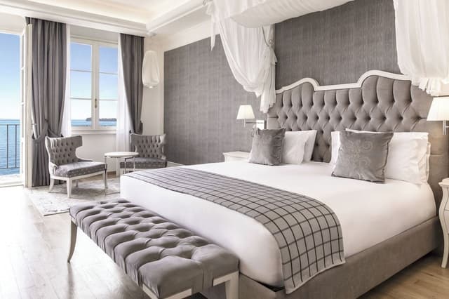 Deluxe Room, Lake View with balcony or garden access
