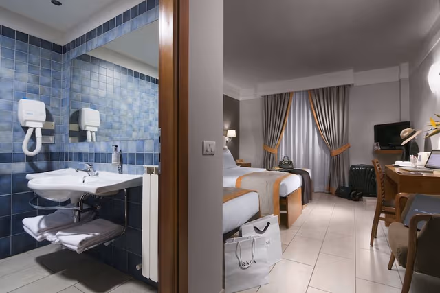 Comfort Room, 3 Twin Beds, Non Smoking
