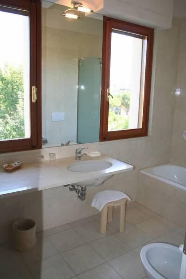 Deluxe Double or Twin Room, Balcony